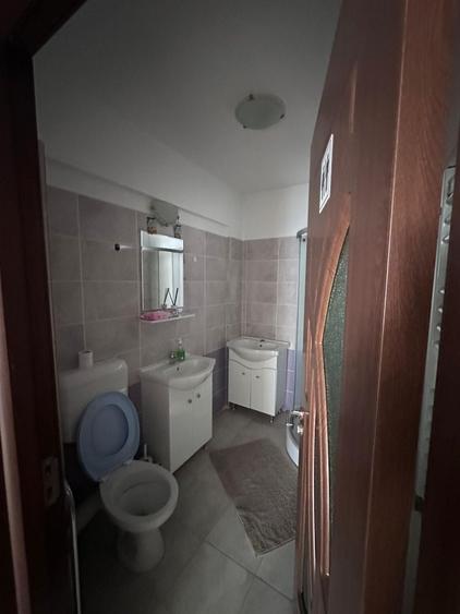 Apartament cu 2 camere semidecomandat în Berceni