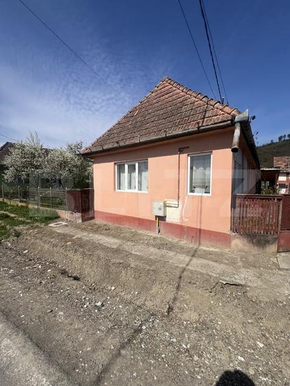 Casă individuală cu 3 camere cu Canalizare în Dileu Nou