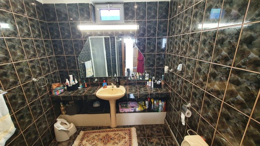 Casă individuală cu 5 camere cu Canalizare în Ultracentral