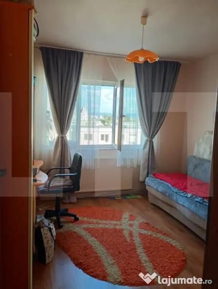 Apartament cu 3 camere decomandat, mobilat în Ciucului