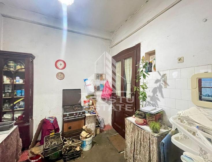 Casă individuală cu 8 camere cu Canalizare în Drăgășani