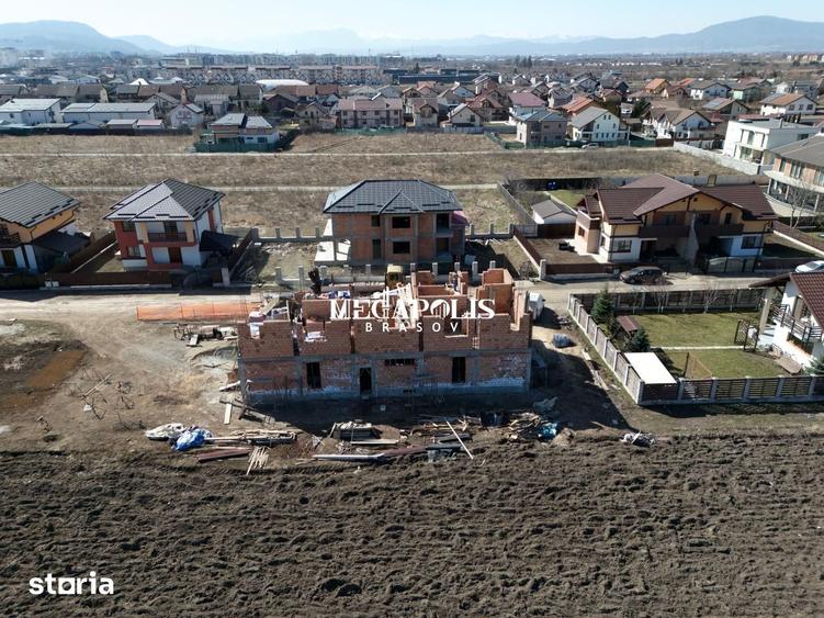 Casă cu 4 camere cu Teren 300 Mp în Central