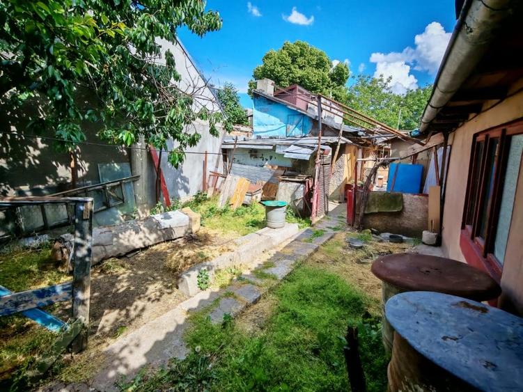 Casă individuală cu 4 camere cu Canalizare în Dorobanți