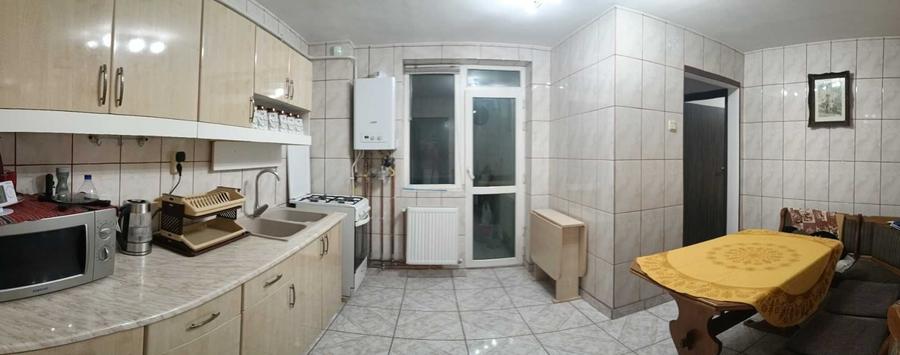 Apartament cu 3 camere decomandat în Central