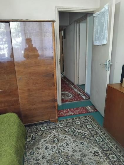 Apartament cu 3 camere decomandat în Zăvoi