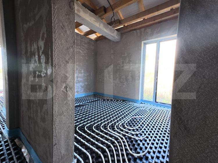 Duplex cu 4 camere cu Canalizare în Corunca