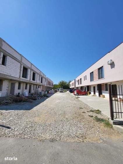Casă cu 3 camere cu Teren 277 Mp în Odăi