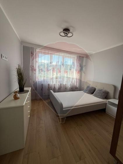 Apartament cu 3 camere decomandat, mobilat în Central