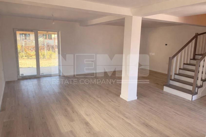 Duplex cu 4 camere cu Canalizare în Lisaura