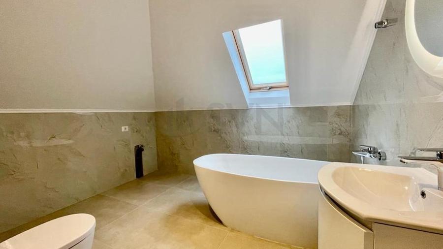 Casă individuală cu 5 camere cu Canalizare în Tunari