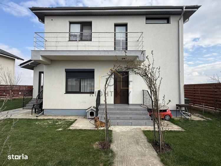 Casă cu 4 camere în Săbăreni