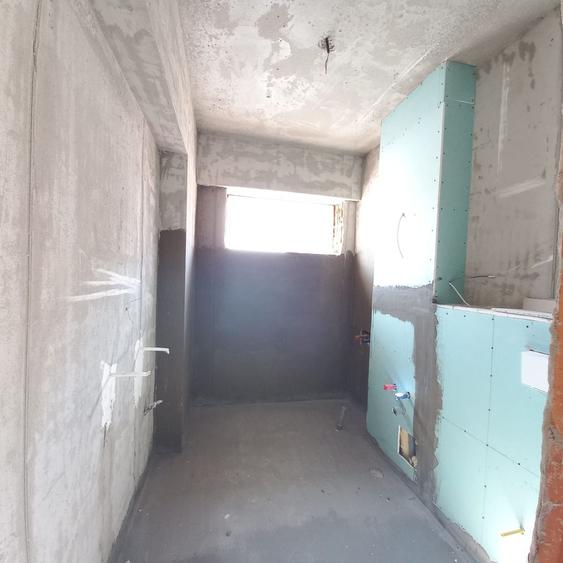 Apartament cu 3 camere decomandat în Metalurgiei
