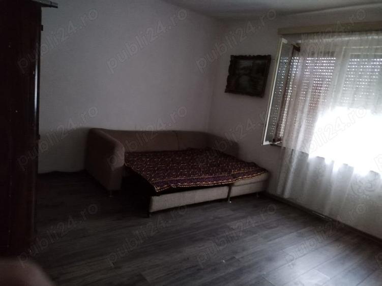 Casă cu 5 camere în Racovița