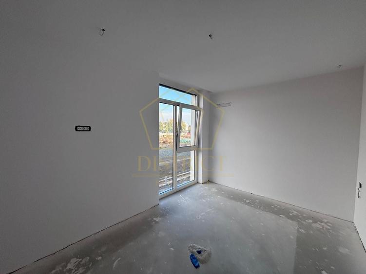 Apartament cu 3 camere decomandat în Aradului