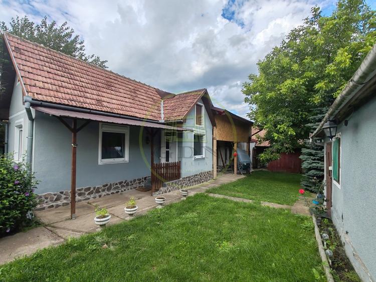 Casă individuală cu 4 camere cu Canalizare în Est