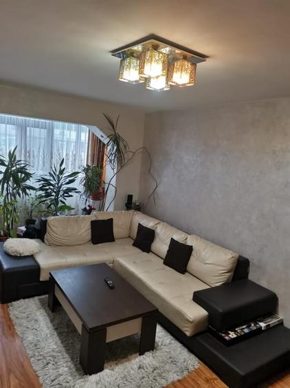Apartament cu 3 camere decomandat, mobilat în Vest