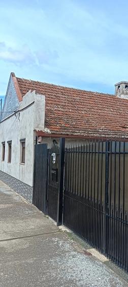 Casă cu 3 camere cu Teren 1129 Mp în Central