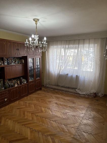 Apartament cu 2 camere decomandat în Eremia