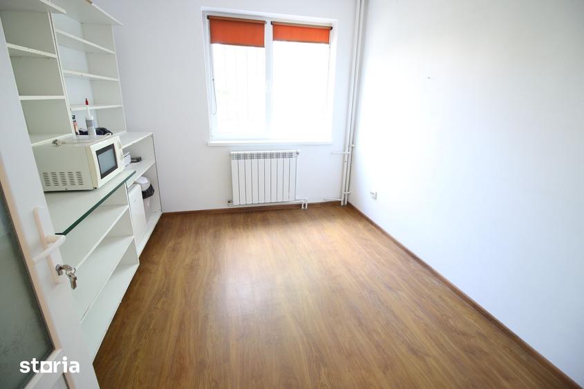 Apartament cu 3 camere decomandat în Micro 17