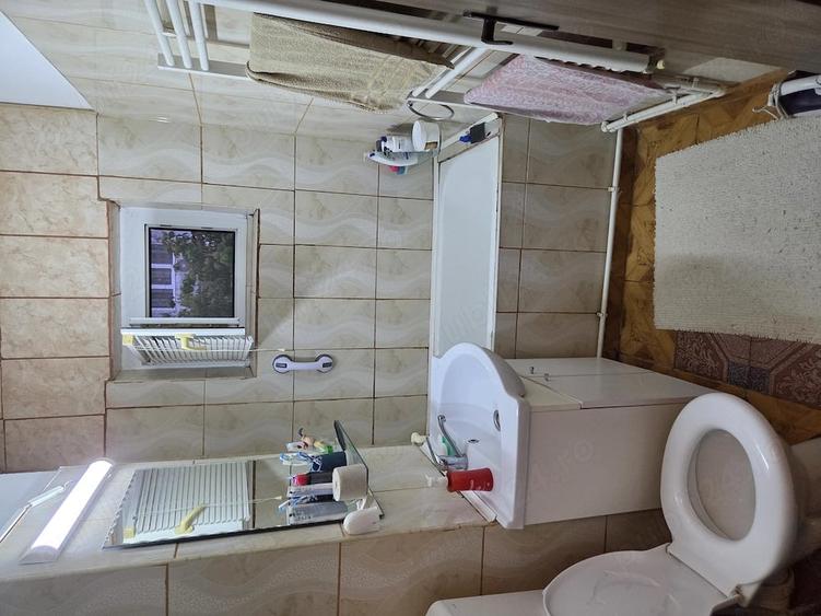 Apartament cu 3 camere semidecomandat în Central