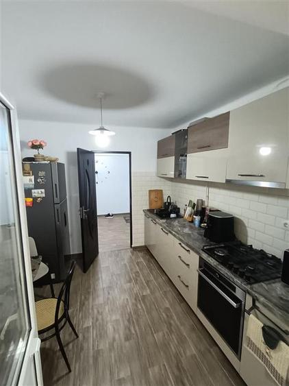Apartament cu 3 camere decomandat în Apollo