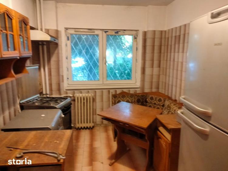 Apartament cu 4 camere decomandat în Pantelimon