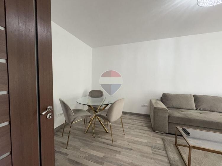 Apartament cu 2 camere decomandat, mobilat în Central
