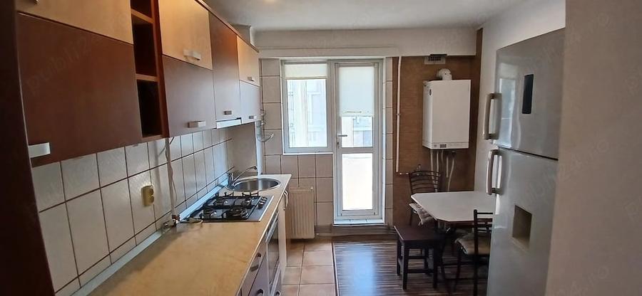 Apartament cu 3 camere decomandat în Central
