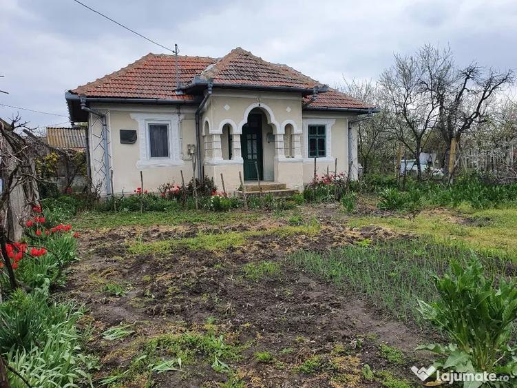 Casă cu 4 camere cu Teren 840 Mp în Vânjuleț