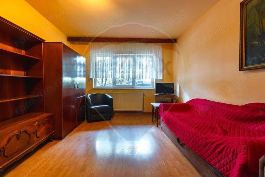 Apartament cu 3 camere decomandat în Tractorul