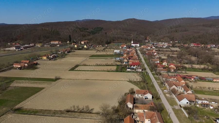 Teren de 2970 mp, în Odvoș
