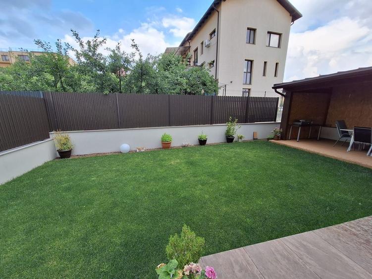 Casă cu finisaje și dotări premium - 15