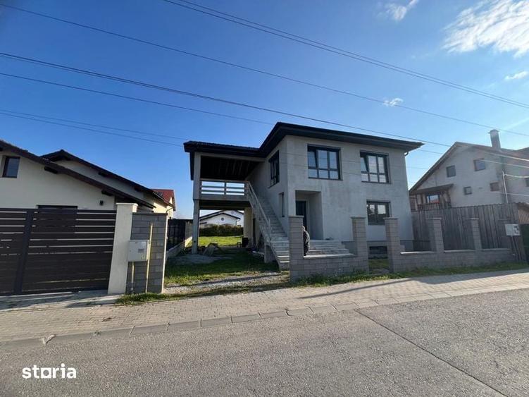 Casă cu 4 camere cu Teren 343 Mp în Cristian