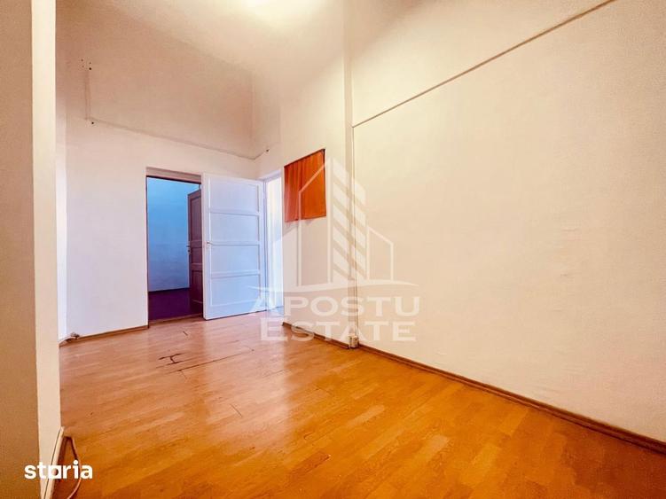 Spațiu comercial, de 95 mp, în Șega