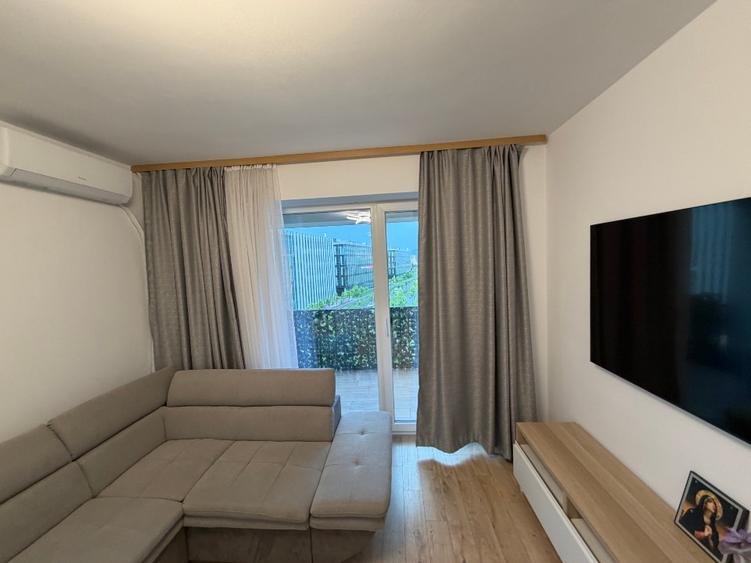 Apartament cu 2 camere decomandat în Tractorul