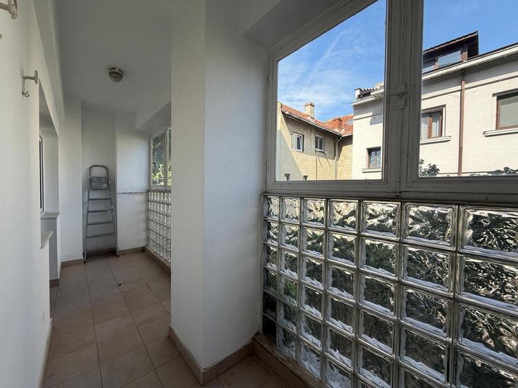 Apartament cu 3 camere decomandat în Dorobanți