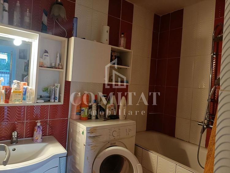 Casă individuală cu 5 camere cu Canalizare în Plopilor