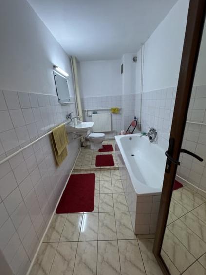 Casă individuală cu 6 camere cu Canalizare în Ultracentral