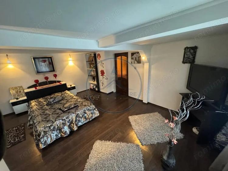 Casă cu 6 camere cu Teren 2000 Mp în Central