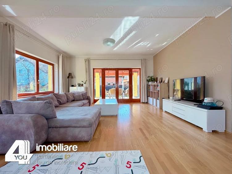 Casă cu 7 camere cu Teren 500 Mp în Aradul Nou