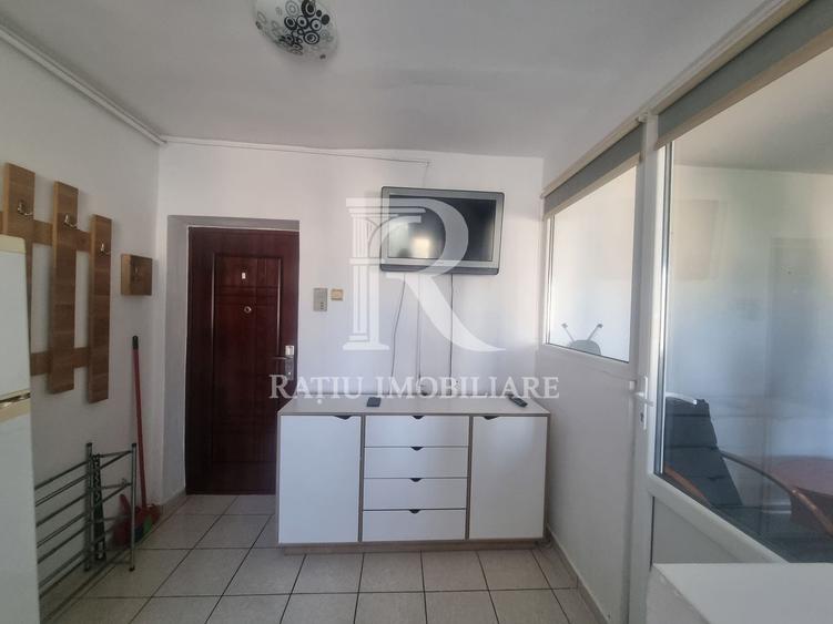Apartament cu 2 camere semidecomandat, mobilat în Gojdu