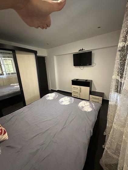 Apartament cu 3 camere decomandat în Exterior Vest