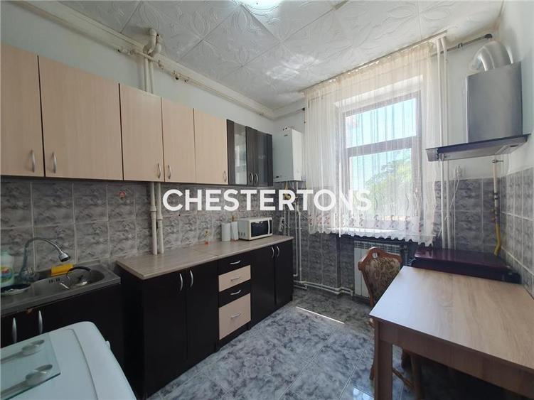 Apartament cu 2 camere decomandat, mobilat în Central