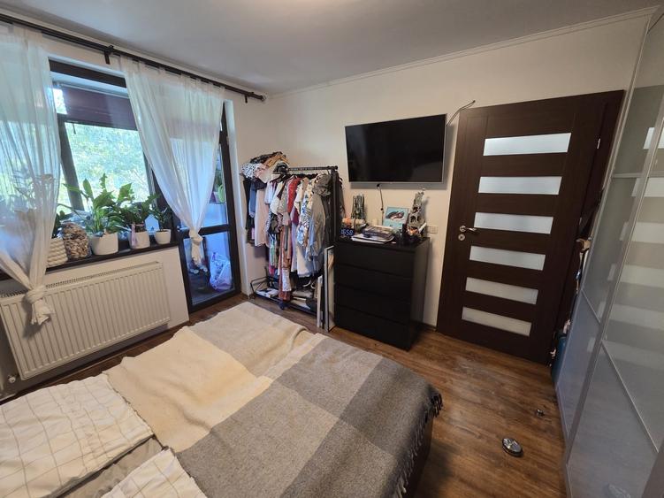 Apartament cu 4 camere decomandat în Drumul Taberei