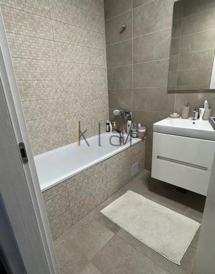 Apartament cu 3 camere semidecomandat în Mărăști