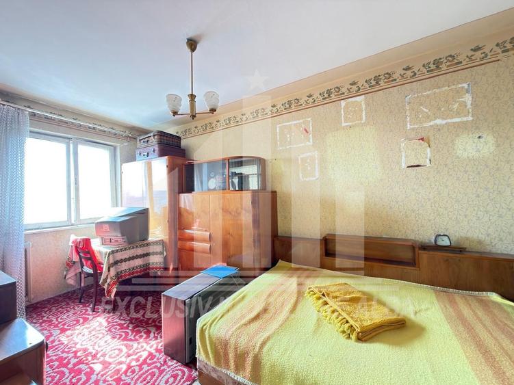 Apartament cu 4 camere semidecomandat în Cetate