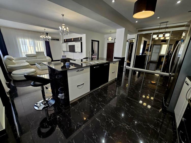 Apartament cu 3 camere decomandat în Roșu