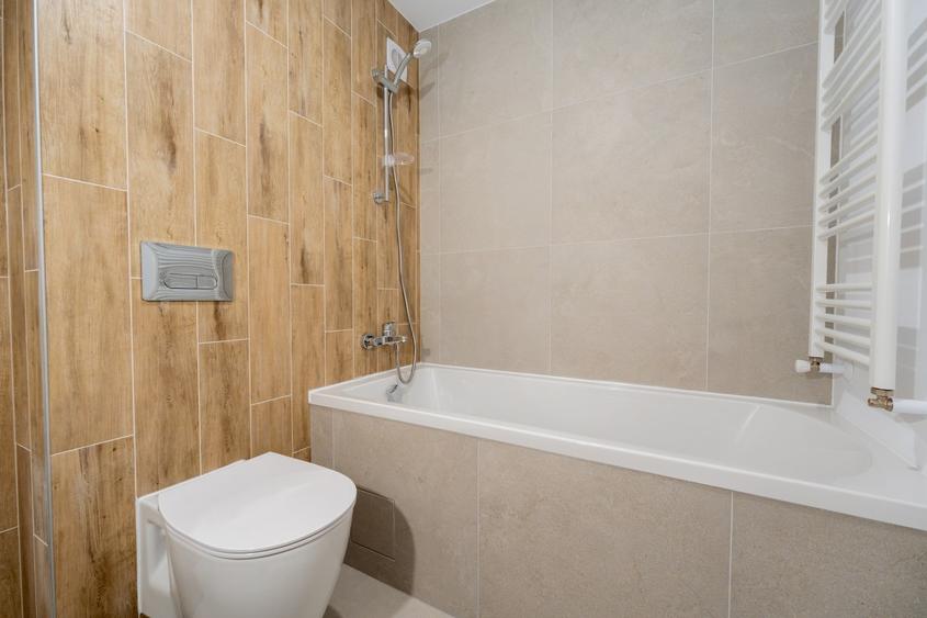 Apartament cu 2 camere decomandat în Tractorul