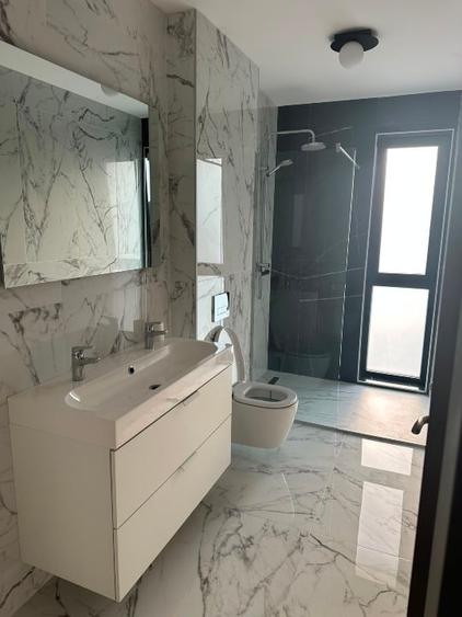 Apartament cu 4 camere semidecomandat, mobilat în Central