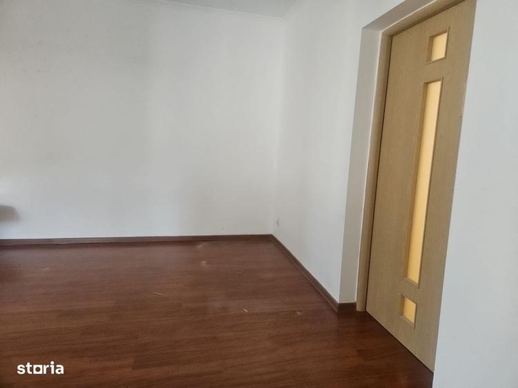 Casă cu 3 camere în Sălard